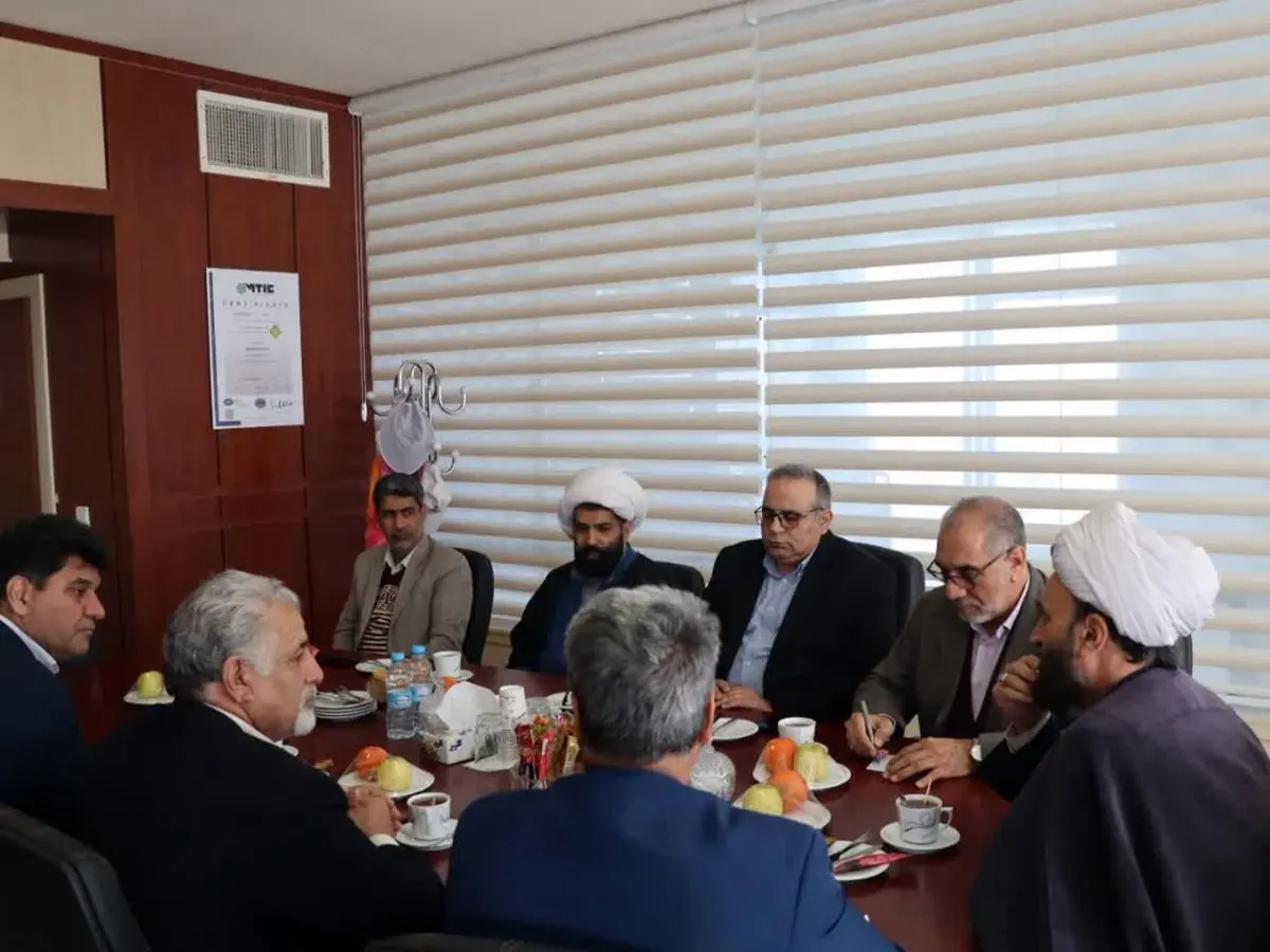 دیدار امام جمعه وشهردار و اعضا شورای شهر سرخس با مدیر عامل منطقه ویژه 