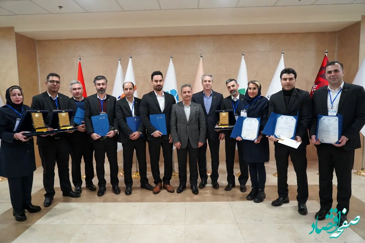 تقدیر از ۱۰ رئیس‌شعبه برتر بانک‌آینده در پانزدهمین گردهمایی رؤسای موفق شعب بانک‌های کشور