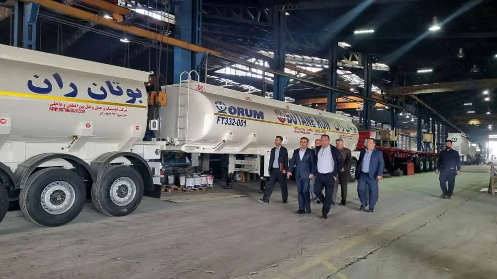 بازدید مدیر استانی بانک صنعت و معدن از مجتمع اروم صنعت سامان؛ تأکید بر حمایت از قطب تریلرسازی کشور