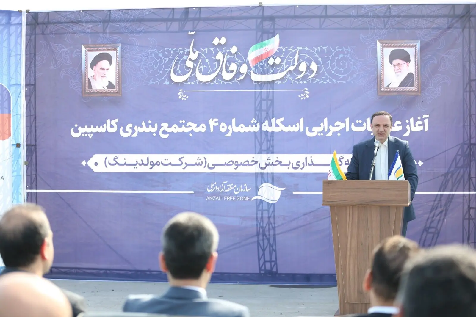 منطقه آزاد انزلی باید متمرکز بر جذب بار و کالا باشد