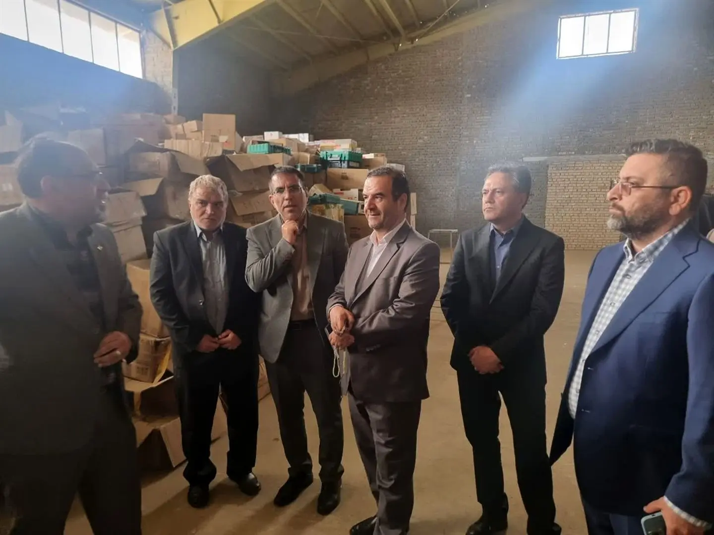 همدان/ بازدید رئیس سازمان تعزیرات حکومتی از انبار های اموال تملیکی استان