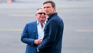 درست یک روز پس از مذاکره با ایران، ویتکاف روی عرشه ناو آبراهام لینکلن با خلبان جنجالی دیدار کرد