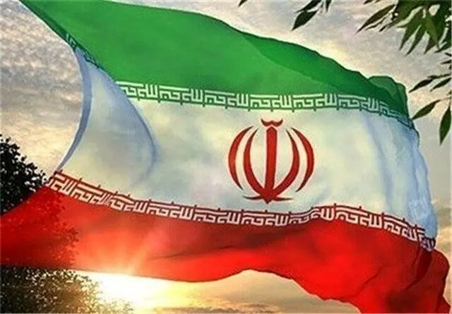 تصاویر غرورآمیز فرار ناوشکن های آمریکایی بعد از اخطار نیروی دریایی سپاه از تنگه هرمز + ویدئو