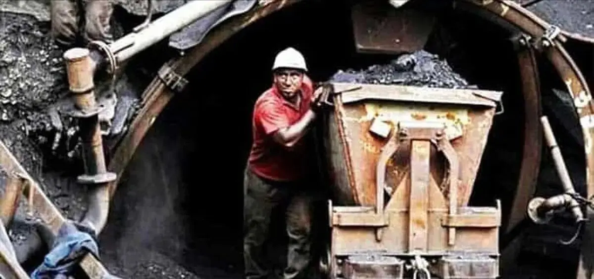 آخرین خبر از معوقات مزدی کارگران معدن زغال‌سنگ آزادشهر/ تا این روز واریز می شود