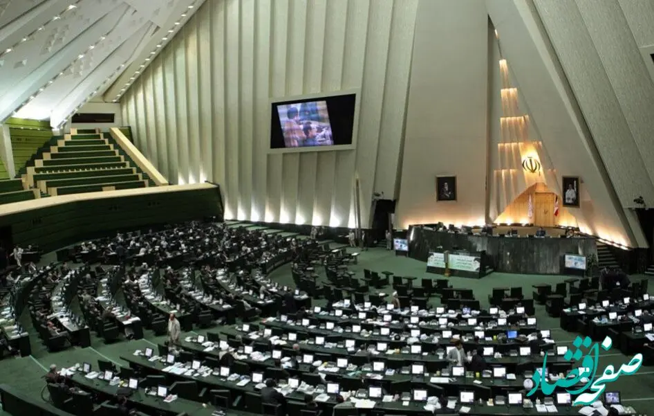 فیلم | این نماینده مجلس با این حرف عجیب همکارش را در صحن علنی نابود کرد | زیاد حرف می‌زنی!