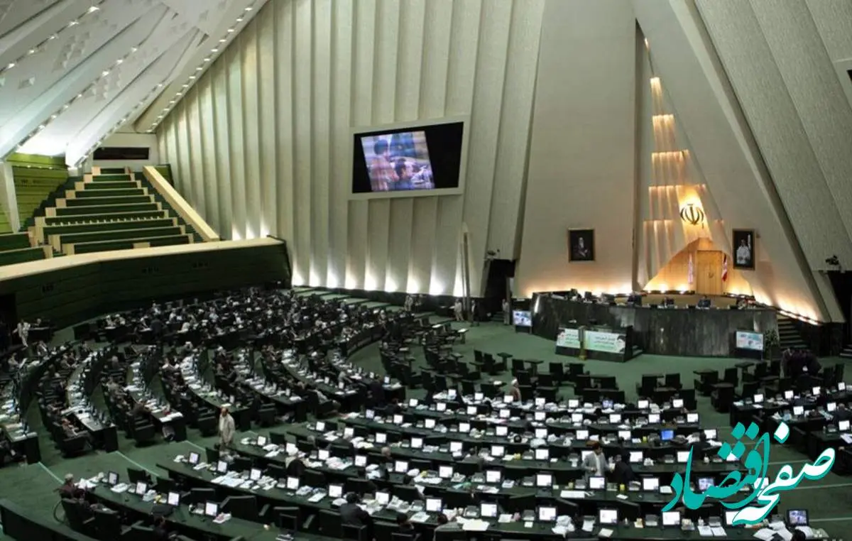 فیلم | این نماینده مجلس با این حرف عجیب همکارش را در صحن علنی نابود کرد | زیاد حرف میزنی!