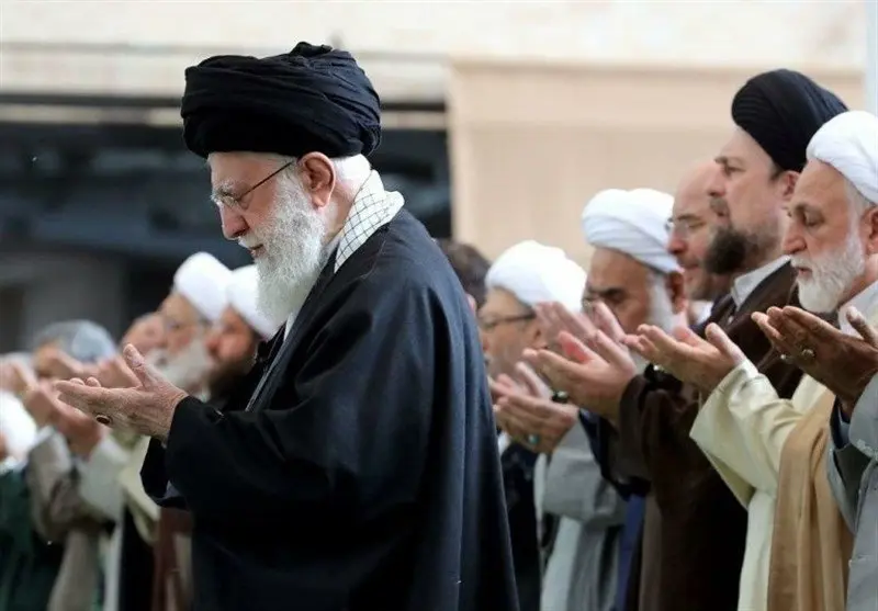 نماز عید فطر به امامت رهبر انقلاب در مصلای تهران اقامه شد