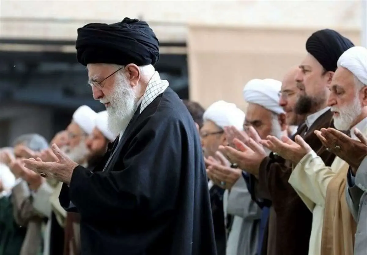 نماز عید فطر به امامت رهبر انقلاب در مصلای تهران اقامه شد