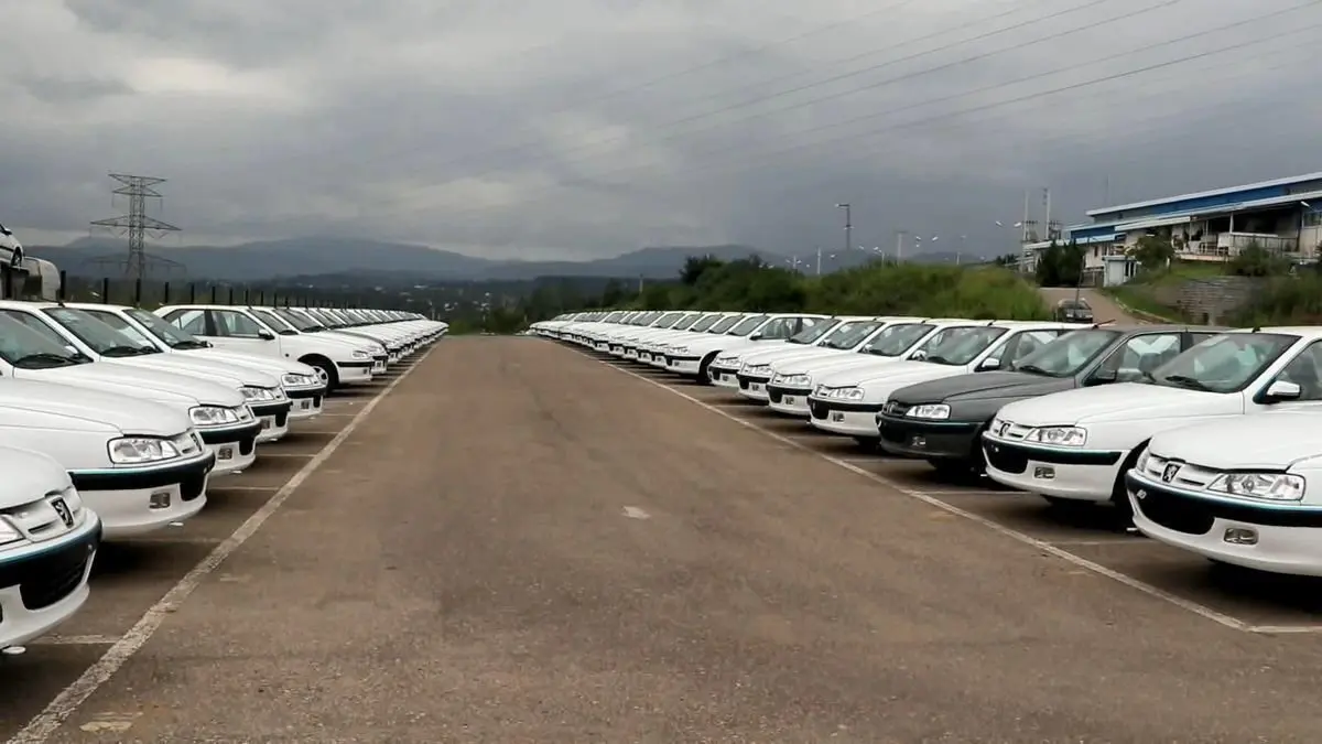 بازار خودرو شبانه شوکه شد / شورای رقابت کنار کشید