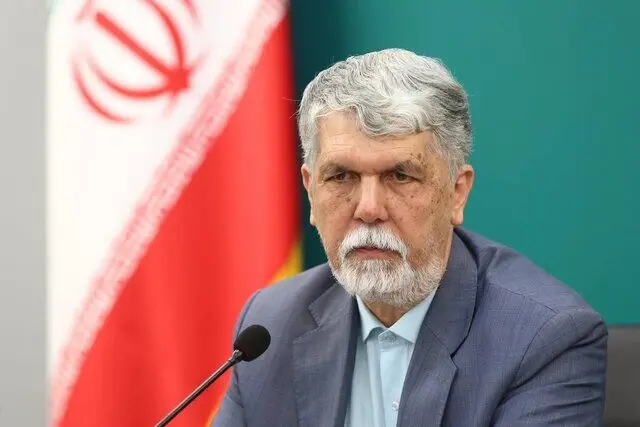 واکنش تند وزیر ارشاد به تخلیه آرامگاه خیام