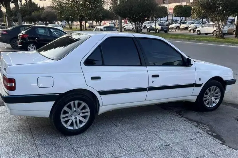 قیمت پژو ۴۰۵ GLX بنزینی در بازار چقدر به فروش رفت؟ + جدول