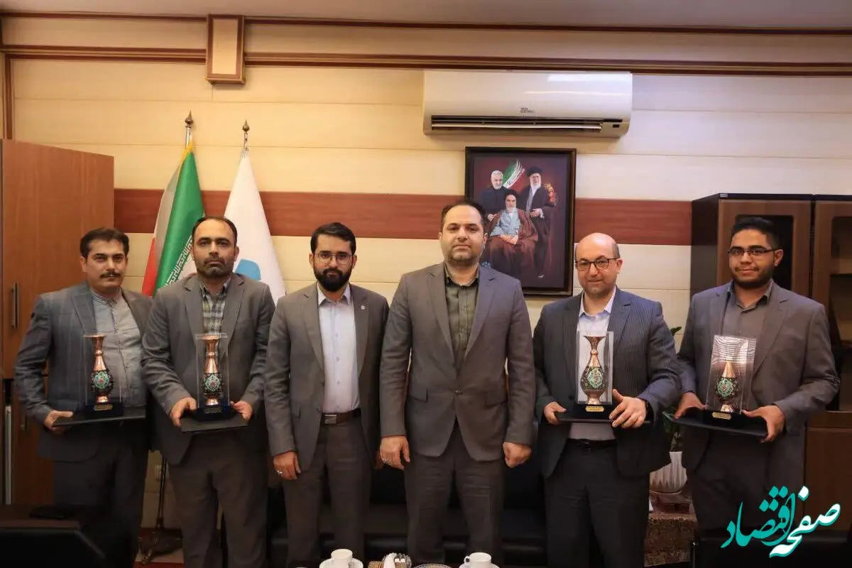 تجلیل از همکاران در خصوص قدردانی از رفتار قانون مدارانه و مقابله با ترویج فساد اداری توسط دفتر مرکزی حراست بانک توسعه تعاون