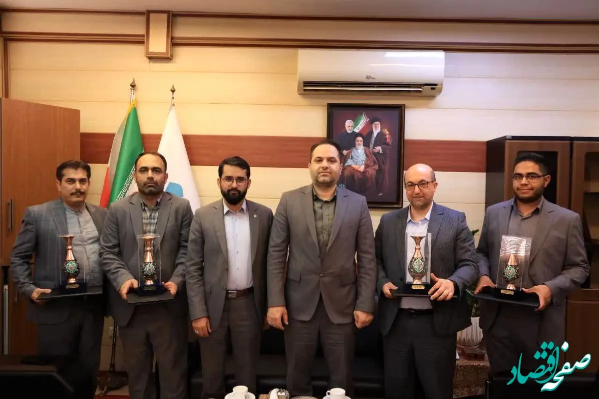 تجلیل از همکاران در خصوص قدردانی از رفتار قانون مدارانه و مقابله با ترویج فساد اداری توسط دفتر مرکزی حراست بانک توسعه تعاون