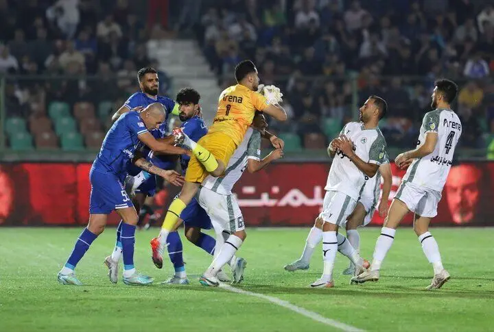 چرا تماشاگران از بازی استقلال استقبال نکردند