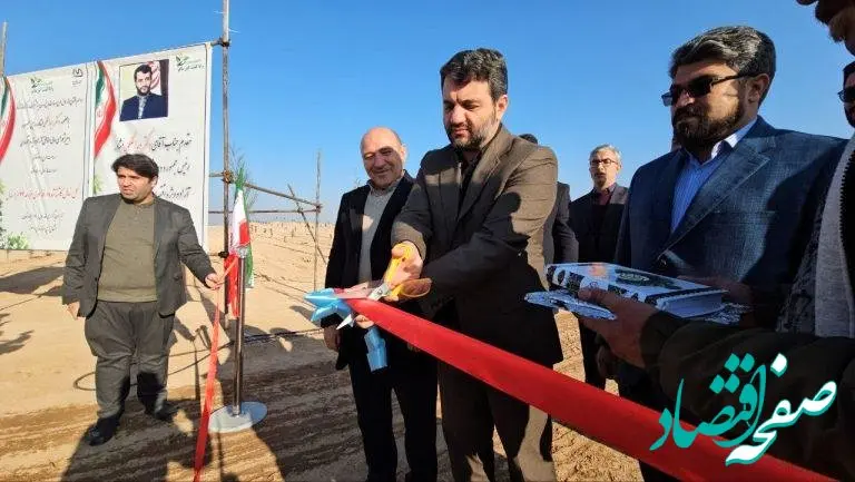 فاز اول نخستین باغ مدرن و هوشمند پسته کشور در منطقه آزاد ماکو به بهره برداری رسید