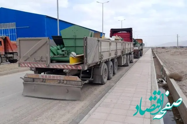 ساخت و ارسال بخشی از مخازن اضطراری ذخیره آب و stand های پاتیل فولاد قائنات

