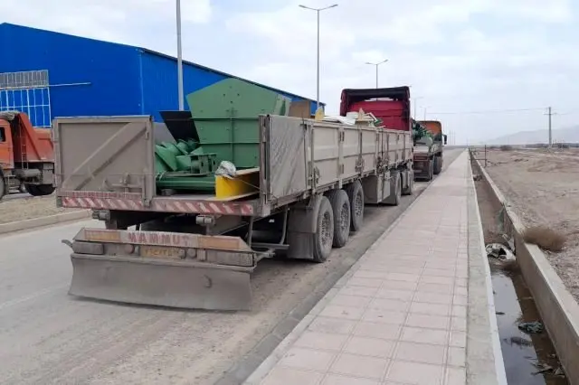 ساخت و ارسال بخشی از مخازن اضطراری ذخیره آب و stand های پاتیل فولاد قائنات