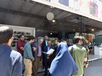 بازدید رئیس سازمان صداوسیما از غرفه "خانواده ما" سازمان تأمین‌اجتماعی