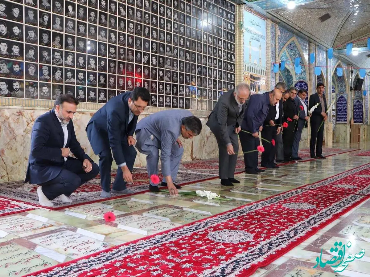 ادای احترام مدیرعامل بانک مسکن و هیات همراه به مقام شهدا/تاکید دکتر خورسندیان بر تلاش در جهت سربلندی ایران اسلامی