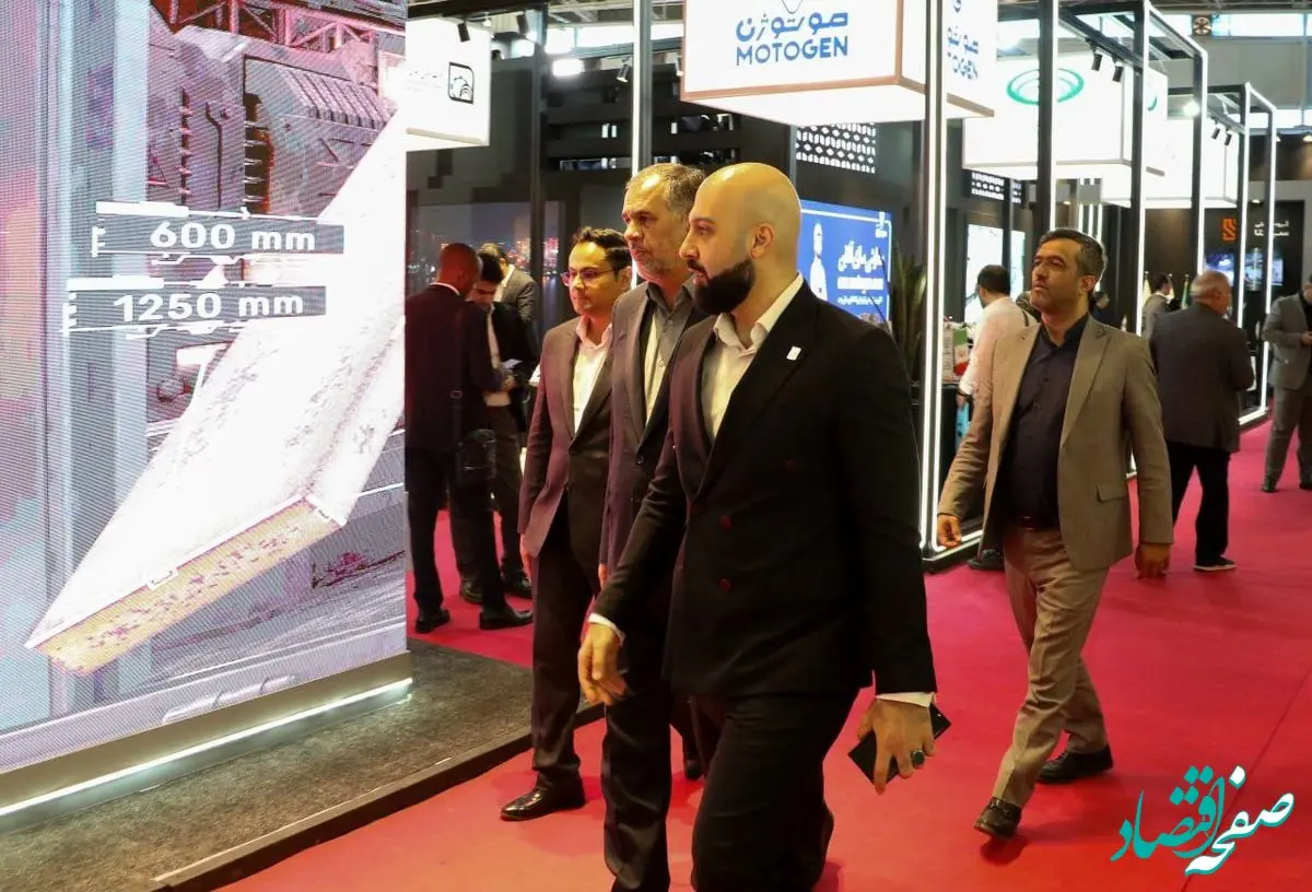 بازدید نماینده مردم اهواز، باوی، حمیدیه و کارون در مجلس شورای اسلامی از غرفه شرکت فولاد خوزستان در نمایشگاه ایران اکسپو