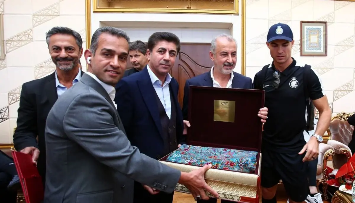 داد روزنامه دولت بابت استقبال از رونالدوهم درآمد/
افتضاح بود!