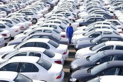 عقب‌نشینی از نرخ ارز گمرکی؛ آیا قیمت خودروهای وارداتی کاهش می‌یابد؟