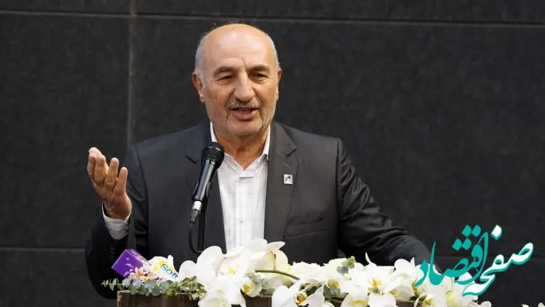 چهره پیشکسوت صنعت و مدیرعامل اسبق پتروشیمی بندر امام در آیین پنجاه سالگی تاسیس