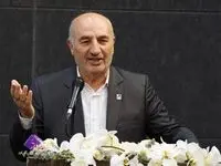 چهره پیشکسوت صنعت و مدیرعامل اسبق پتروشیمی بندر امام در آیین پنجاه سالگی تاسیس