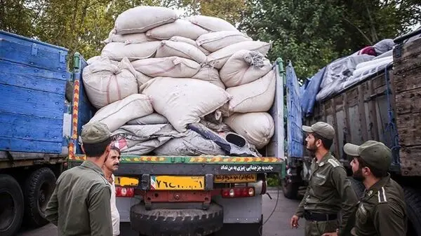 کشف ۹۹۰ تنی کالاهای اساسی در تهران؛ زنجیره احتکار گوشت، چای و حبوبات منهدم شد
