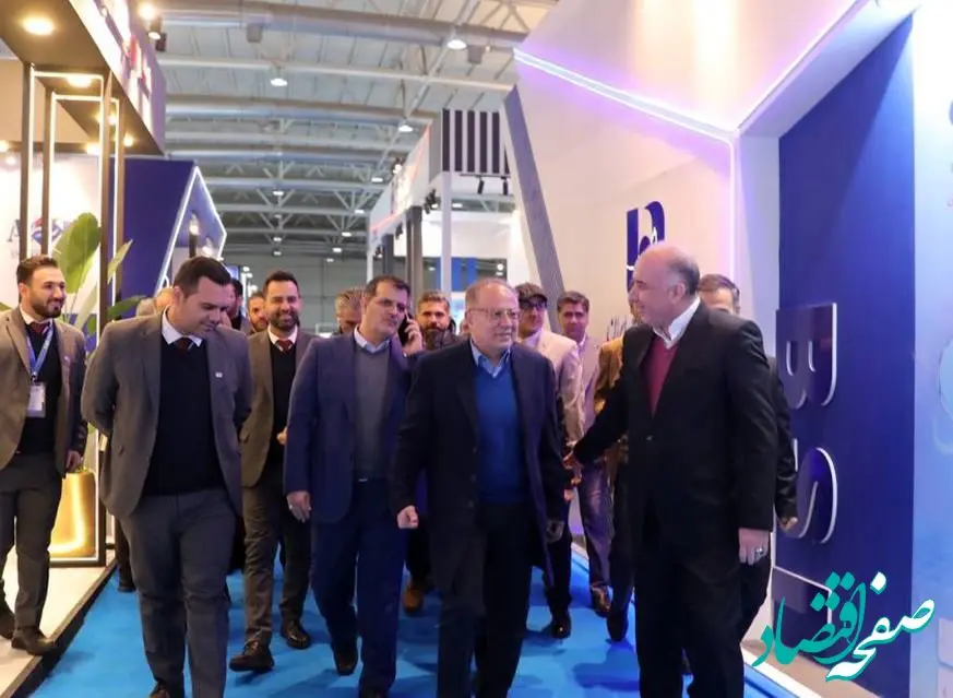 ​بازدید معاون پارلمانی رییس‌جمهور از غرفه بانک صادرات ایران در نمایشگاه بیمارستان‌سازی