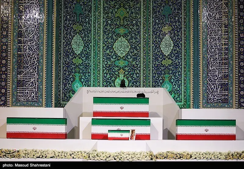 ادای احترام میهمانان خارجی و نمایندگان ادیان به پیکر شهدای انقلاب در مصلی تهران