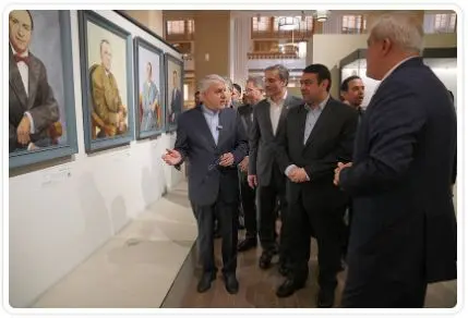 بازدید وزیر میراث فرهنگی، گردشگری و صنایع‌دستی از موزه بانک ملی ایران