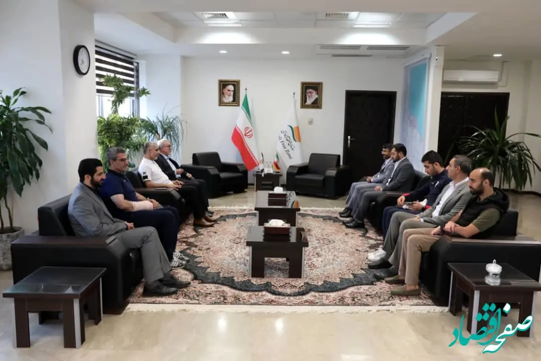 دیدار رئیس کمیته فوتبال ساحلی فدراسیون با سرپرست منطقه آزاد انزلی