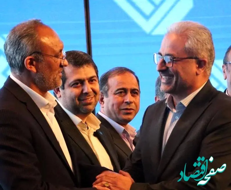 تقدیر از نخبگان بیمه دی در سی‌امین همایش ملی و یازدهمین همایش بین‌المللی بیمه و توسعه