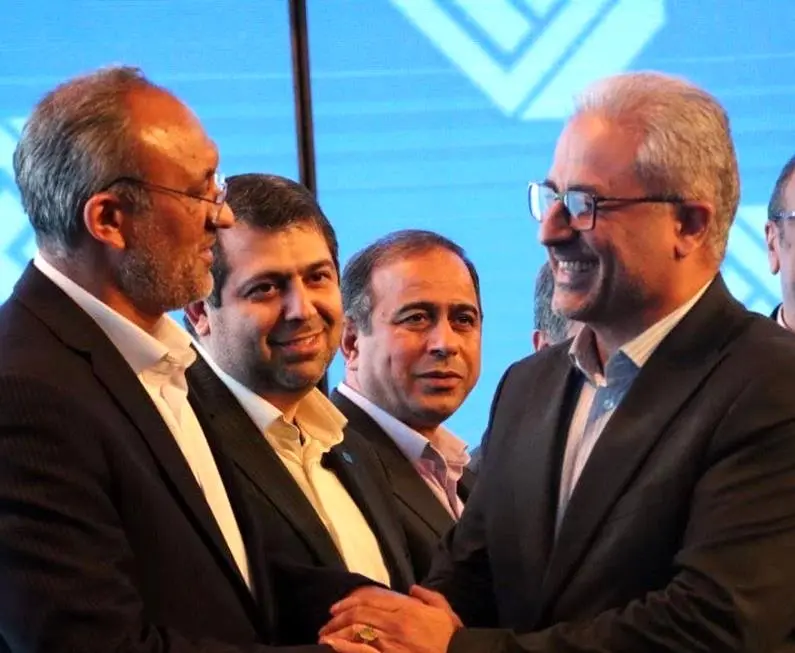 تقدیر از نخبگان بیمه دی در سیامین همایش ملی و یازدهمین همایش بینالمللی بیمه و توسعه