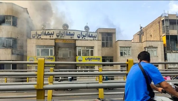 خبر فوری از آتش سوزی فروشگاه کفش در تهران/ حضور ۵ ایستگاه آتش‌نشانی در محل