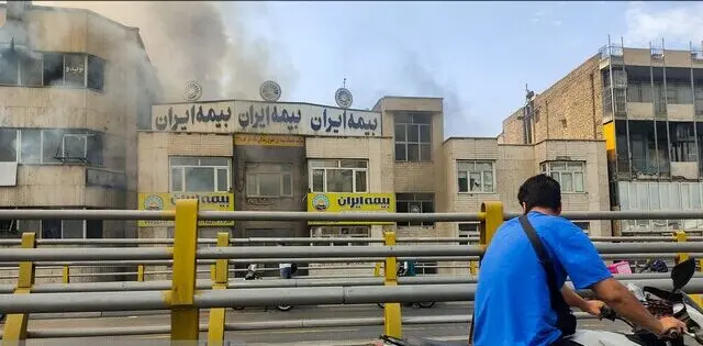 خبر فوری از آتش سوزی فروشگاه کفش در تهران/ حضور ۵ ایستگاه آتش‌نشانی در محل