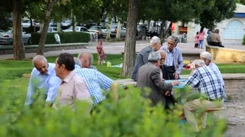 در برخی از شعب تامین اجتماعی 100 درصد افرادی که بازنشسته می‌شوند، جزو مشاغل سخت و زیان آورند!