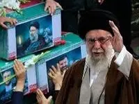ثانیه هایی سوزناک/ تصاویری از دلجویی رهبر انقلاب از فرزندان شهیدان حادثه بالگرد