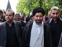 تصویری از فرزند رهبر انقلاب در مراسم تشییع پیکر سید ابراهیم رئیسی و همراهانش