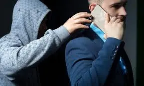 چگونه از سرقت موبایل در مکانهای شلوغ جلوگیری کنیم؟