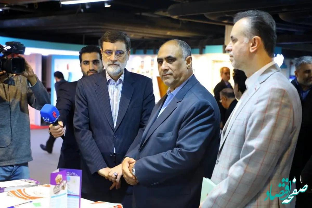 بازدید وزیر جهاد کشاورزی از غرفه دستاوردهای بانک دی