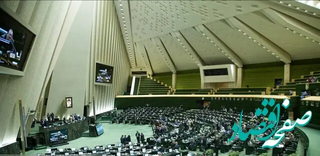 استیضاح وزیر اقتصاد، تصمیمی سیاسی یا راهکاری اقتصادی؟