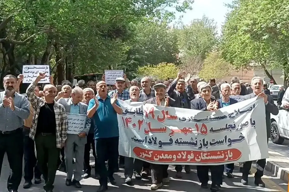 بازنشستگان مقابل مجلس تجمع کردند | دلیل تجمع چه بود؟