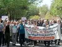 بازنشستگان مقابل مجلس تجمع کردند | دلیل تجمع چه بود؟