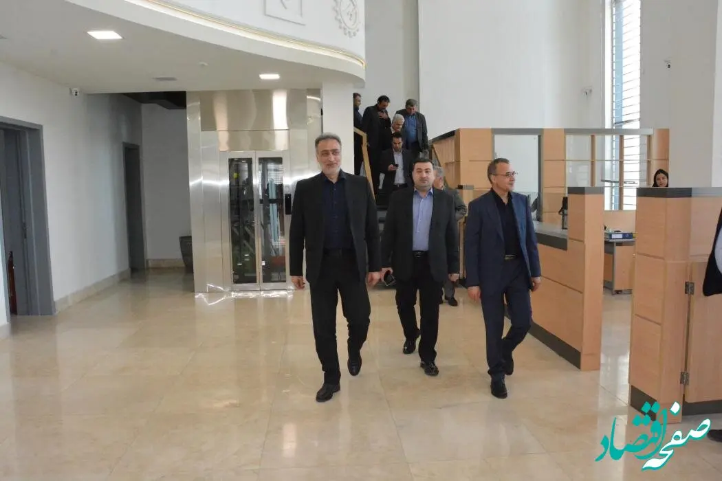 بازدید مدیرعامل بانک صنعت و معدن از شعبه صنعت با تأکید بر تحول دیجیتال و گسترش همکاری با بخش صنعت