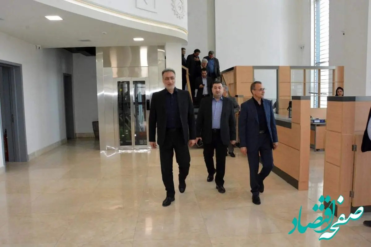 بازدید مدیرعامل بانک صنعت و معدن از شعبه صنعت با تأکید بر تحول دیجیتال و گسترش همکاری با بخش صنعت