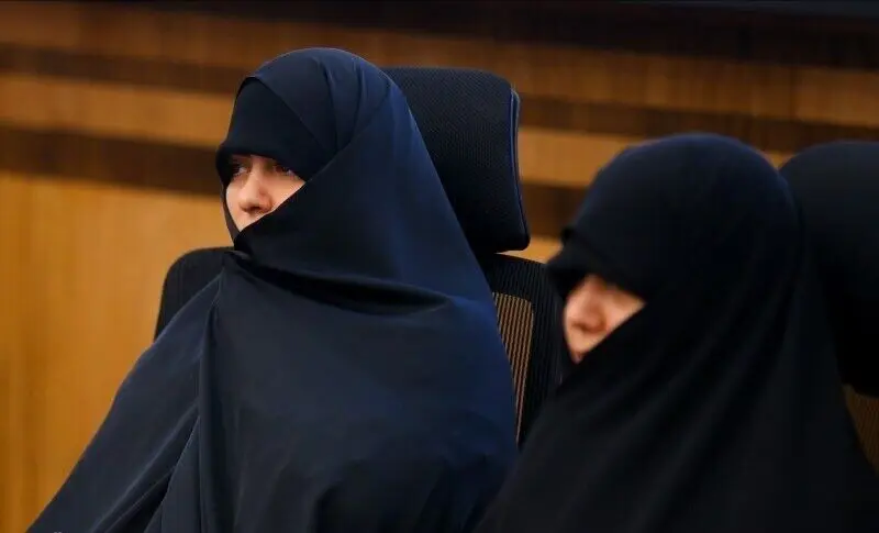 تصویر جدید از دختران شهید سید ابراهیم رئیسی در یک نشست بین المللی