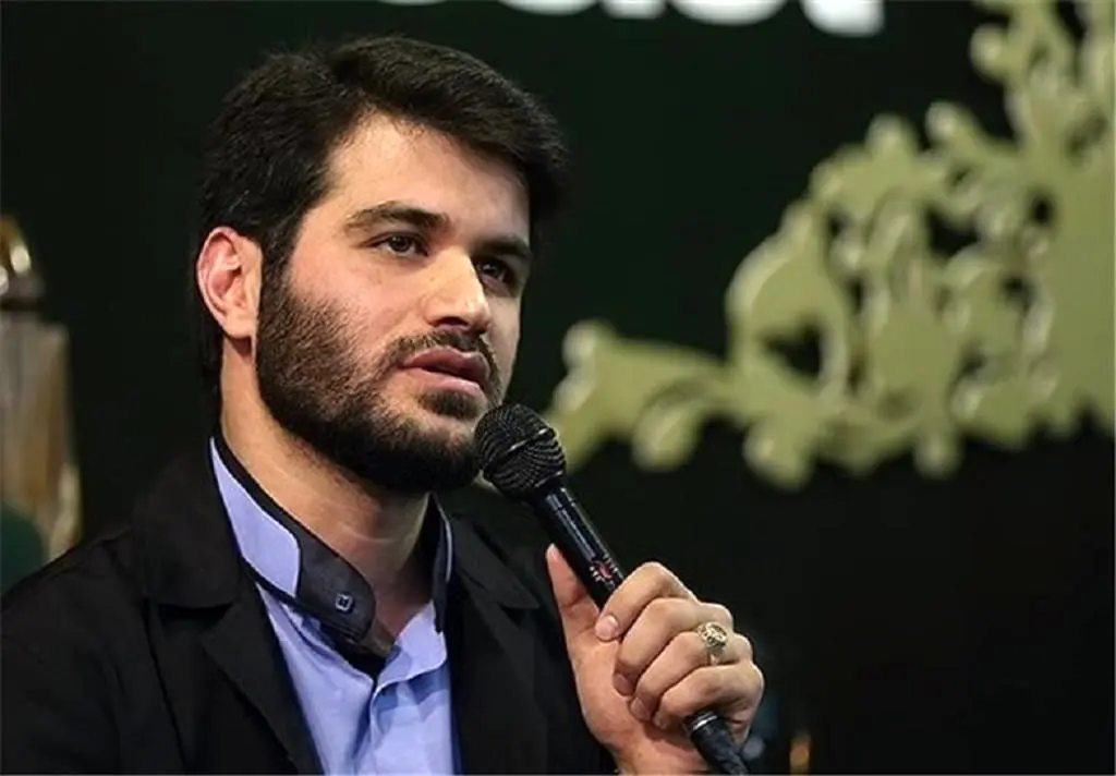 فیلم | توهین کارشناس شبکه سه به یک مداح جلوی دوربین! | تقلید صدا میکند!