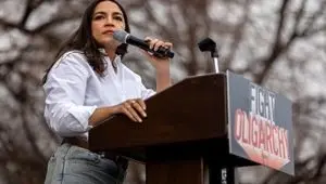 مخالفت شدید این نماینده آمریکا با جنگ طلبی ترامپ علیه ایران